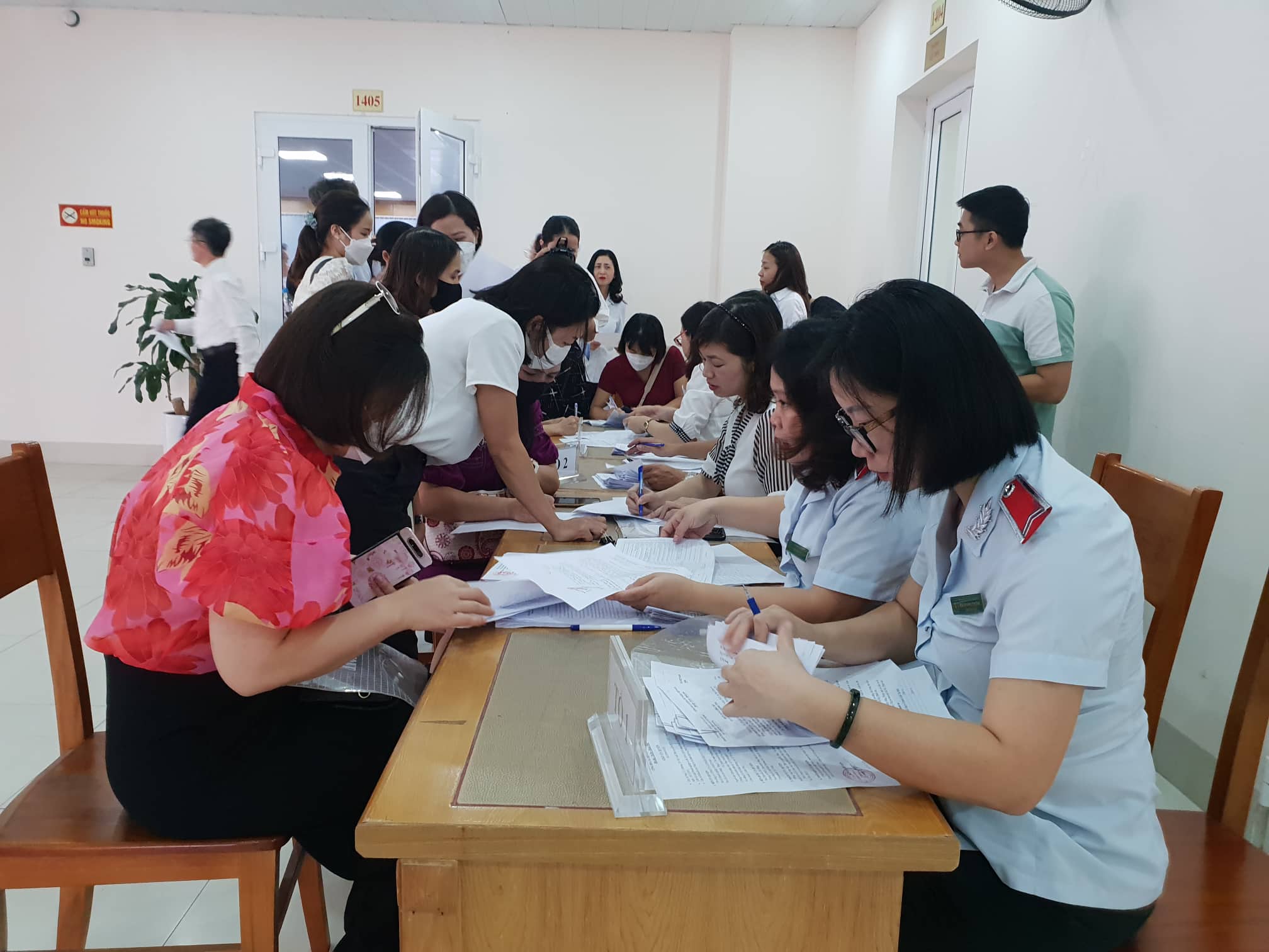 Thanh tra c&aacute;c đơn vị nợ đ&oacute;ng bảo hiểm x&atilde; hội. Ảnh - Thu Hiền.