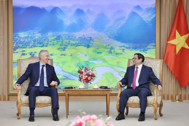 Thủ tướng Phạm Minh Chính tiếp cựu Thủ tướng Anh Tony Blair. Ảnh: TTXVN.