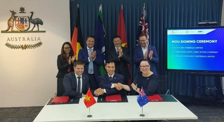 Vietnam Rare Earth Company & two Australian companies sign exploitation deal