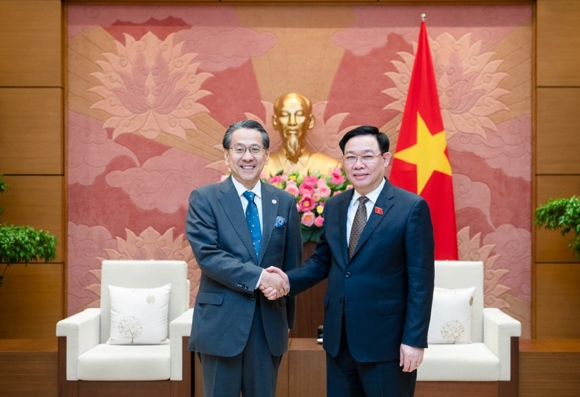 Chủ tịch Quốc hội Vương Đình Huệ tiếp ông Maeda Tadashi, Chủ tịch Hội đồng Quản trị Ngân hàng Hợp tác Quốc tế Nhật Bản (JBIC).