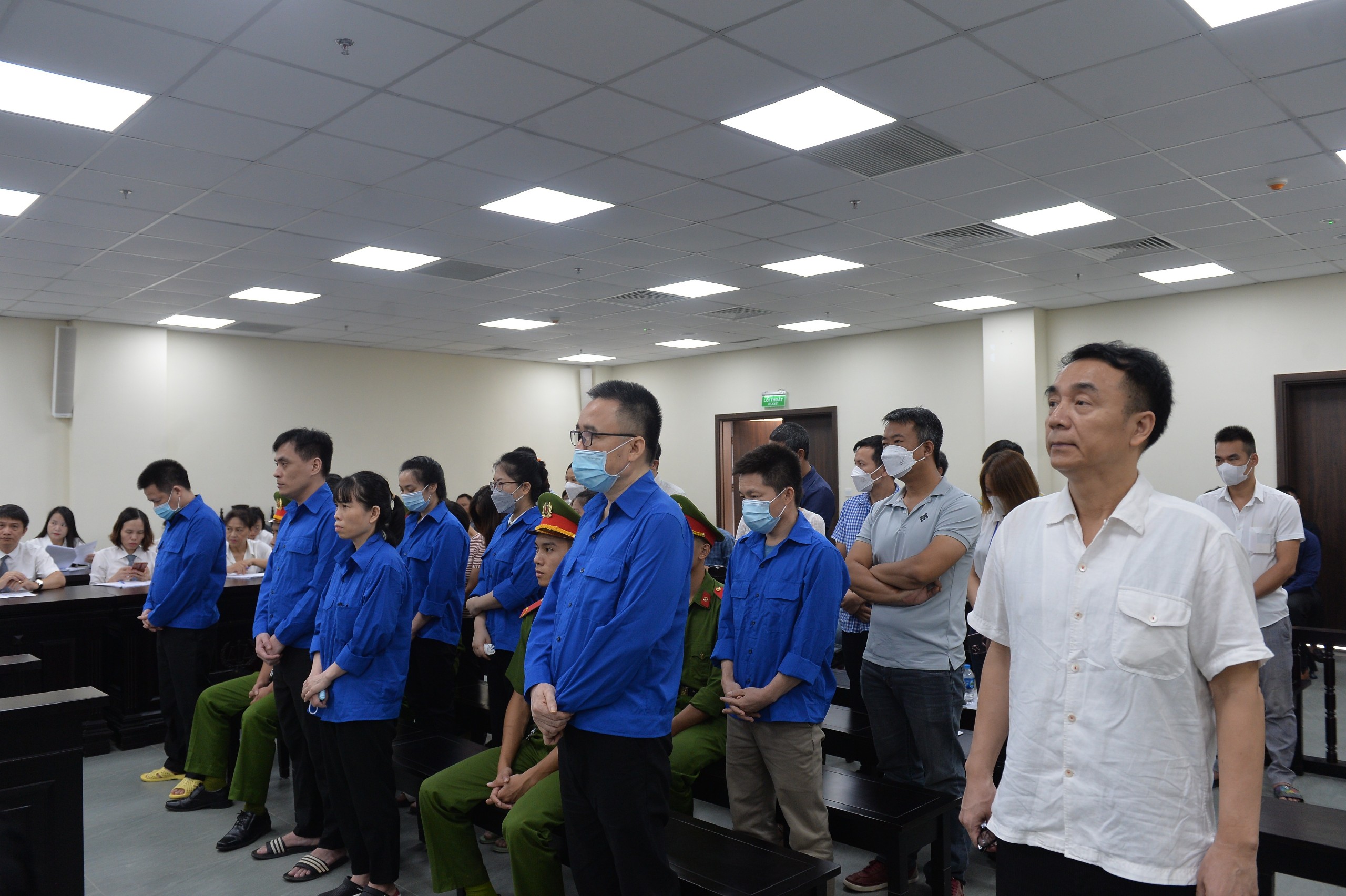 Các bị cáo nghe tuyên án sáng 27/7.