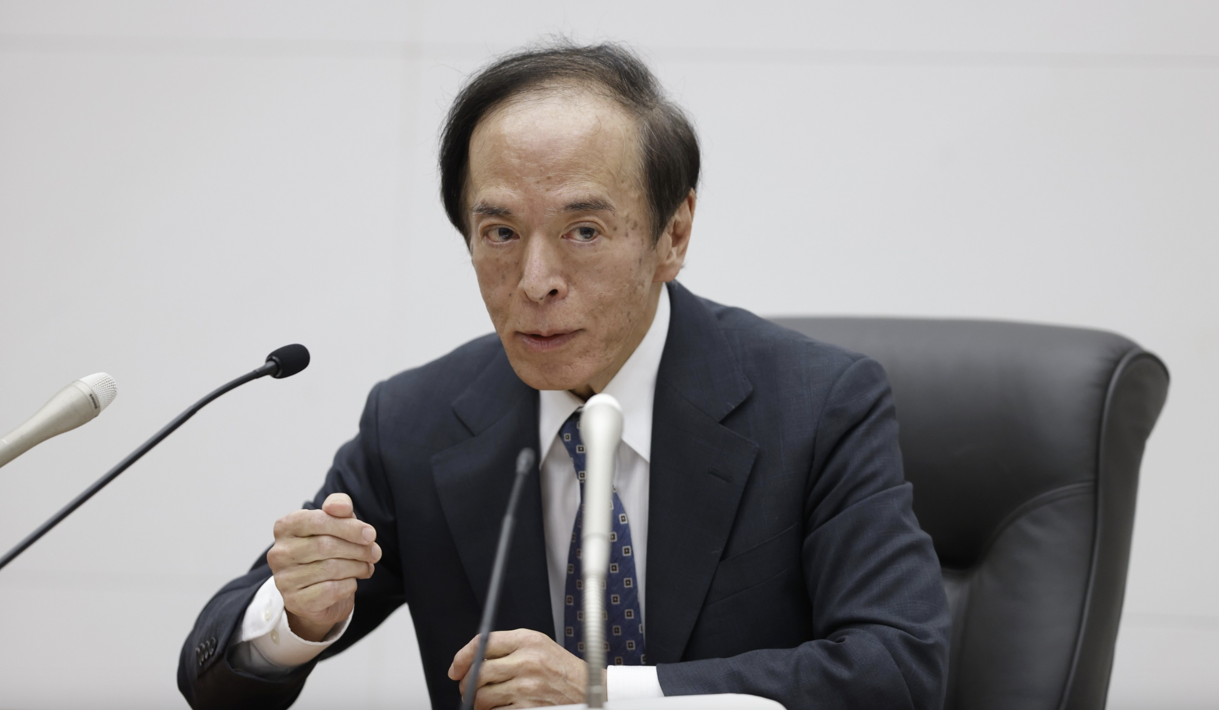 Thống đốc BOJ Kazuo Ueda - Ảnh: Bloomberg.