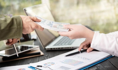 Lập hợp đồng hứa thưởng, chiếm đoạt tiền “chạy án”