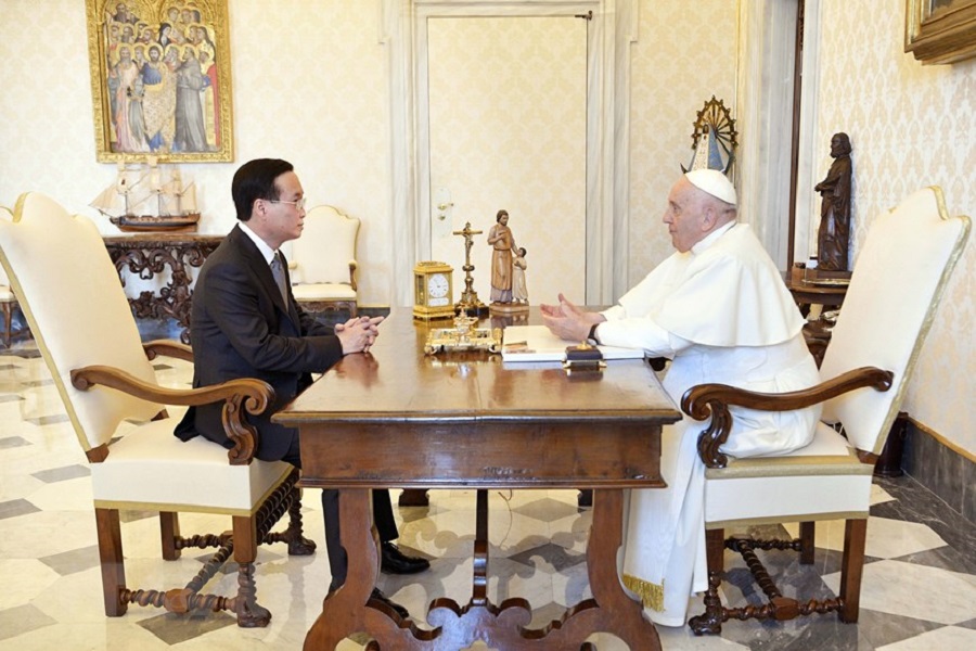 Chủ tịch nước Võ Văn Thưởng hội kiến Giáo hoàng Francis. Ảnh: TTXVN.