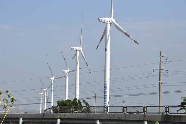 15 renewable projects start generating electricity