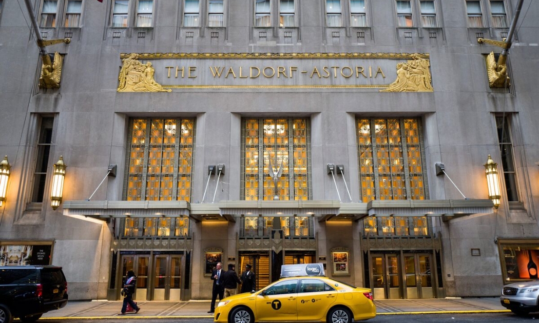 Khách sạn nổi tiếng Wardorf Astoria ở New York đã được công ty bảo hiểm Trung Quốc Anbang mua lại vào năm 2015 - Ảnh: Bloomberg.