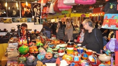 Vietnamese enterprises introduce products in Laos