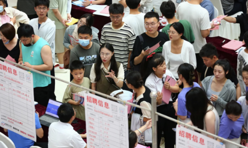 Câu chuyện 1/5 lao động trẻ thất nghiệp ở Trung Quốc