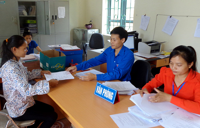 Công chức cấp xã phải tốt nghiệp đại học trở lên. Ảnh: Ảnh: VGP