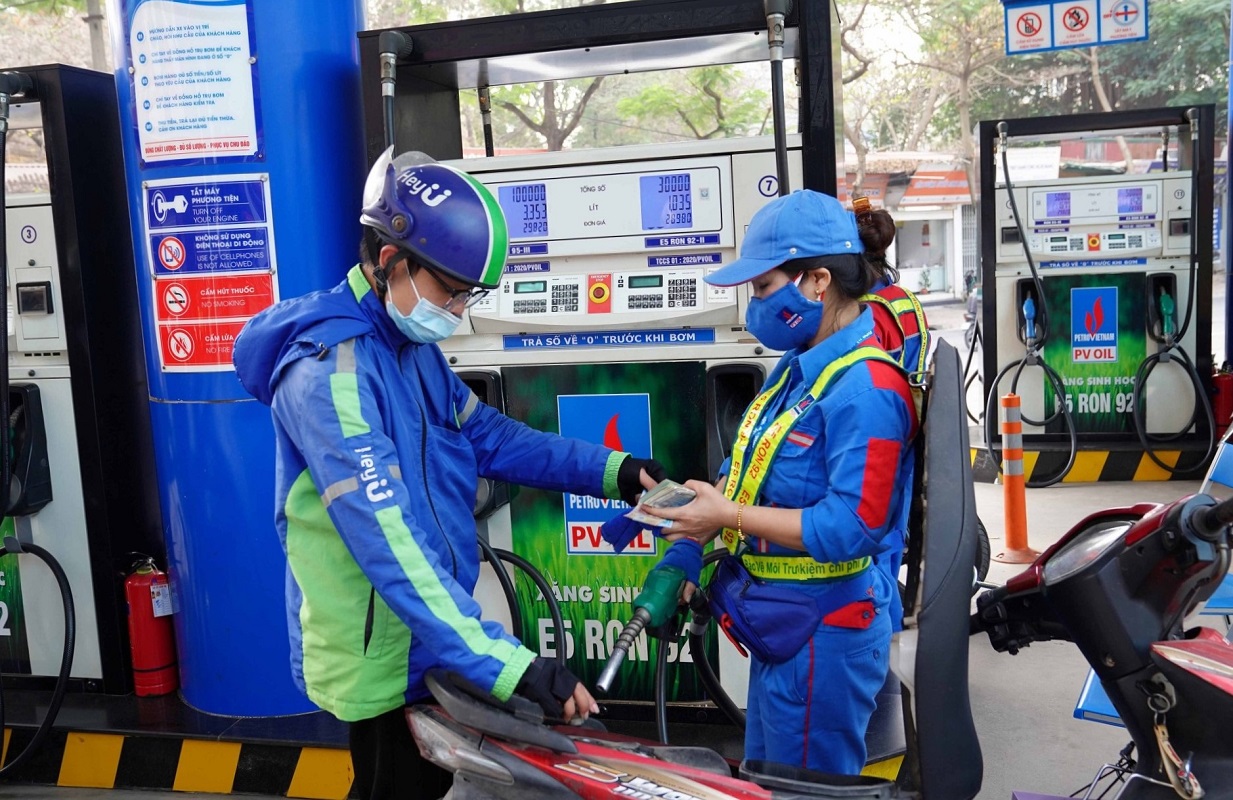 Giá xăng dầu đồng loạt tăng từ chiều 11/8/2023.