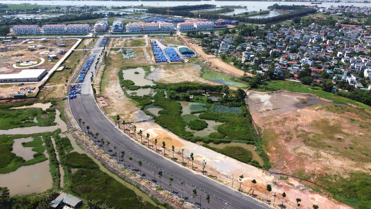 UBND th&agrave;nh phố Sầm Sơn đang xin &yacute; kiến để t&ecirc;n tuyến đường chạy song song với đại lộ Nam s&ocirc;ng M&atilde; c&oacute; chiều d&agrave;i 2km, nối từ quảng trường biển ra đại lộ Nam s&ocirc;ng M&atilde;