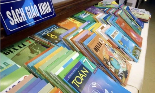 Giá sách giáo khoa còn quá cao, hơn 2-3 lần những năm trước
