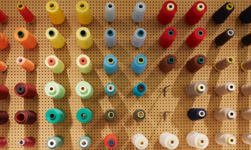 Dịch vụ sửa chữa trang phục: Bước đi “xanh hóa” của ngành thời trang?