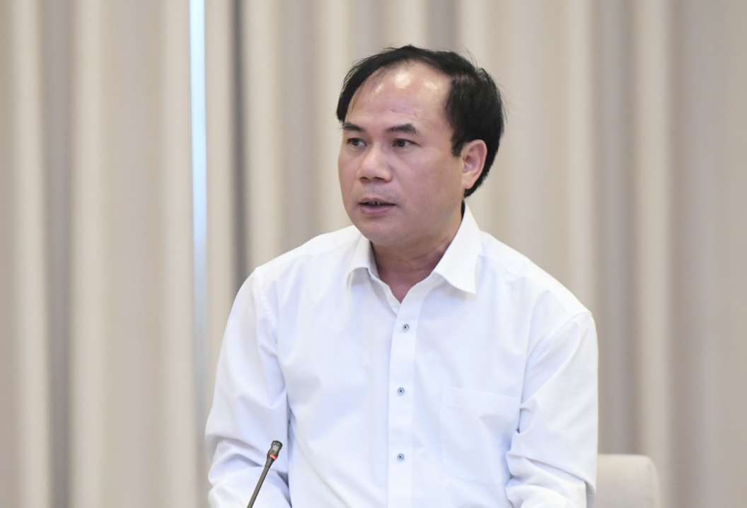 Thứ trưởng Bộ Xây dựng Nguyễn Văn Sinh phát biểu tại hội nghị.