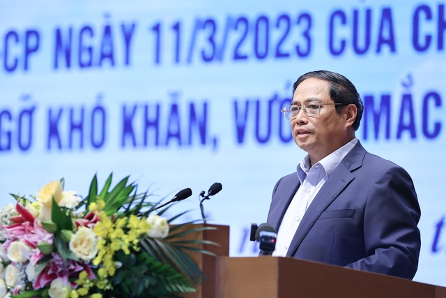 Thủ tướng đề nghị các đại biểu đưa ra nhiệm vụ, giải pháp để tháo gỡ khó khăn, vướng mắc và thúc đẩy thị trường bất động sản - Ảnh: VGP/Nhật Bắc.