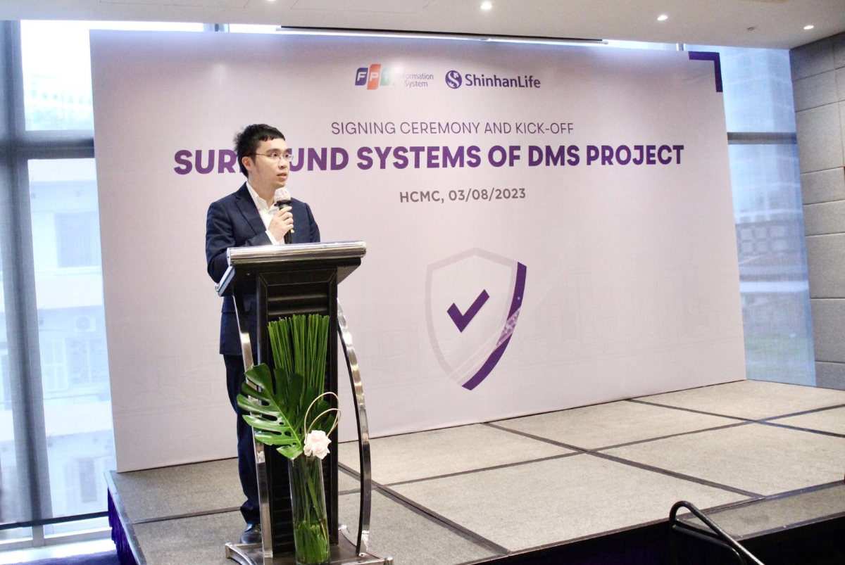 &Ocirc;ng Nguyễn Ho&agrave;ng Minh - Tổng Gi&aacute;m đốc FPT IS cam kết c&ocirc;ng ty sẽ đầu tư nguồn lực v&agrave; c&ocirc;ng nghệ, s&aacute;t c&aacute;nh c&ugrave;ng Shinhan Life hướng tới th&agrave;nh c&ocirc;ng chung.