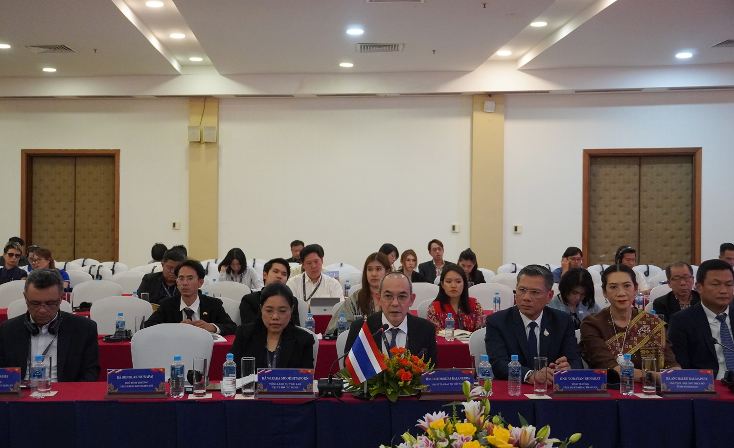Ông Nikorndej Balankura, Đại sứ đặc mệnh toàn quyền Thái Lan tại Việt Nam và hơn 20 nhà đầu tư, doanh nghiệp Thái Lan tham dự chương trình.