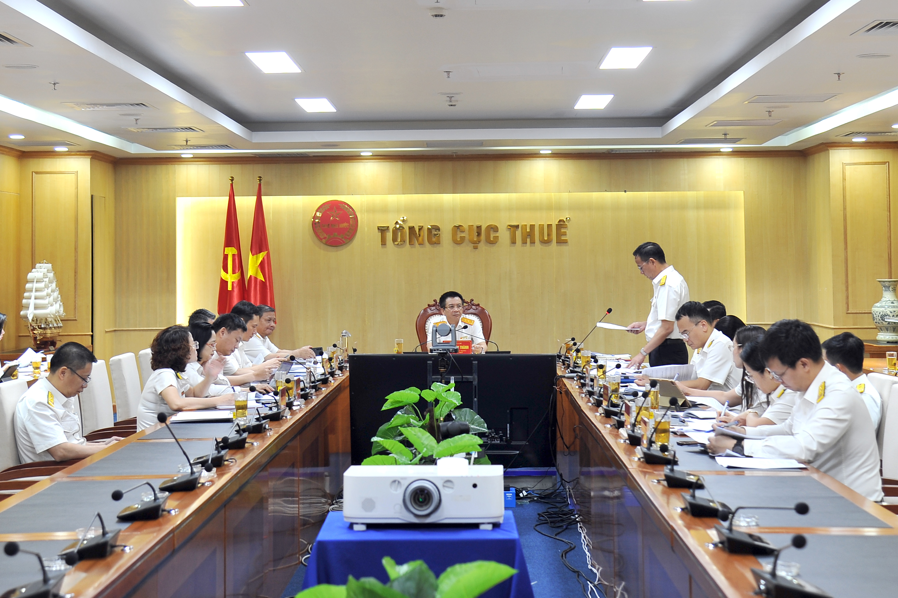 Quyền Tổng cục trưởng Mai Xu&acirc;n Th&agrave;nh chủ tr&igrave; cuộc họp.