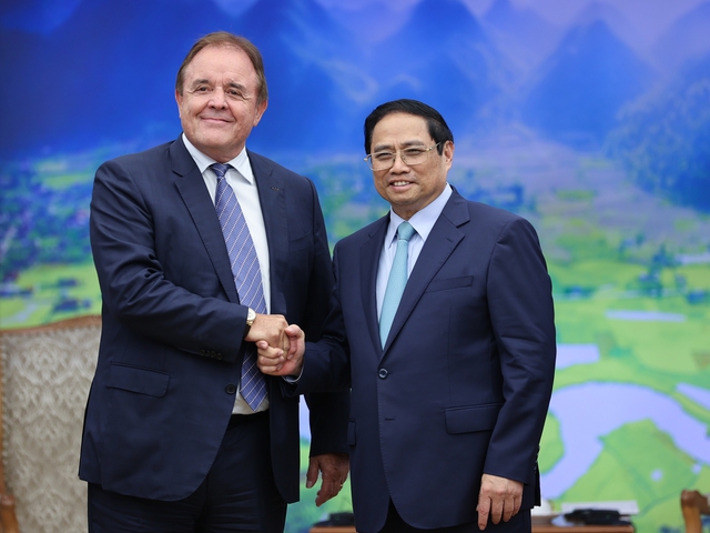 Prime Minister Pham Minh Chinh and President and CEO of Jadestone Energy Plc. Paul Blakeley. Photo: VGP