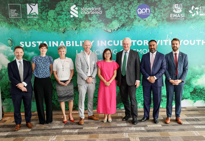 Standard Chartered Vietnam empowers young future leaders