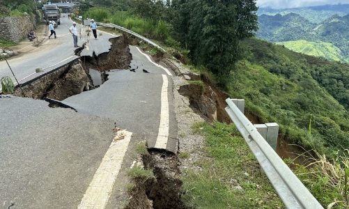 Lo sạt lở, sụt lún đất khiến giao thông tê liệt, Bộ Giao thông vận tải ban hành công điện khẩn