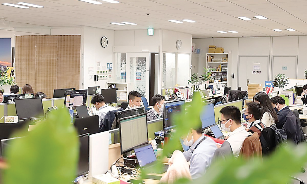 Tổng số doanh nghiệp Việt cung cấp dịch vụ công nghệ thông tin cho các doanh nghiệp Nhật đã lên tới con số gần 500. Ngoài “cánh chim đầu đàn” FPT, còn có những doanh nghiệp có quy mô trên dưới 1.000 lao động như: Rikkeisoft, Luvina, Fujinet, VMO, VTI, Hybrid… - Ảnh minh họa.