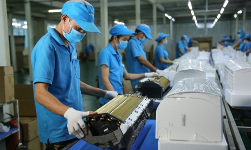 Lương của người lao động trong ngành sản xuất giảm 30 – 50% 