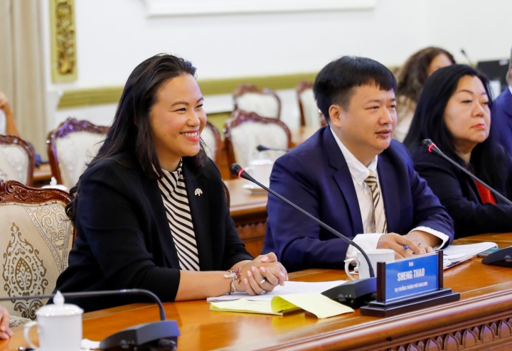B&agrave; Sheng Thao, Thị trưởng TP. Oakland, Tiểu bang California:&nbsp; TP. Oakland sẽ cử đại diện c&oacute; thẩm quyền để c&ugrave;ng TP.HCM ph&aacute;t triển quan hệ hợp t&aacute;c giữa hai b&ecirc;n.