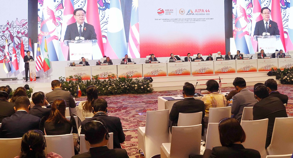 Phi&ecirc;n họp to&agrave;n thể thứ nhất&nbsp;Đại hội đồng AIPA-44, tại thủ đ&ocirc; Jakarta, Cộng h&ograve;a Indonesia.