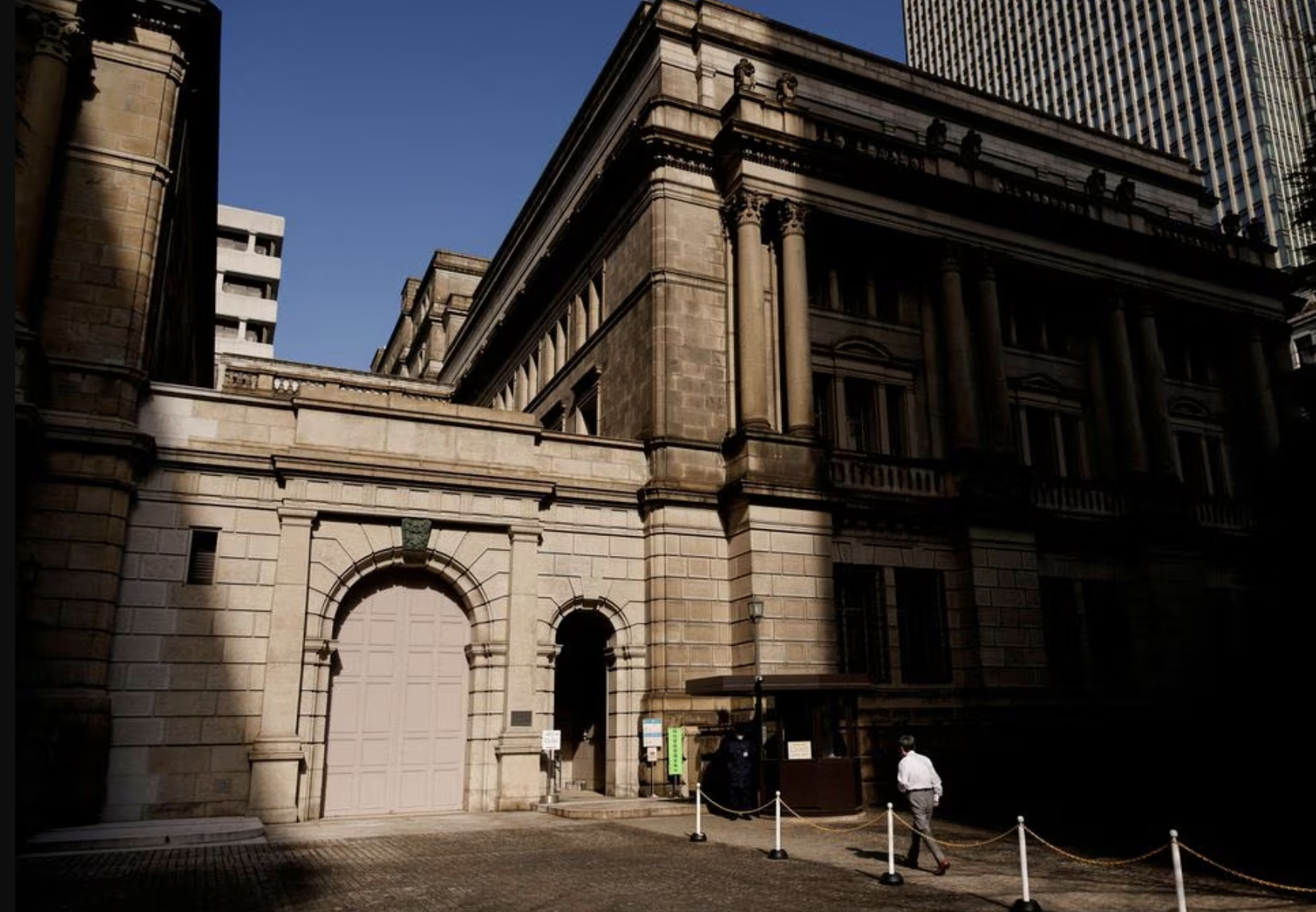 Trụ sở Ngân hàng Trung ương Nhật Bản (BOJ) ở Tokyo -Ảnh: Reuters.