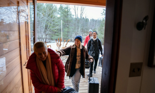 Một mùa hè bùng nổ doanh thu của các nền tảng đặt phòng trực tuyến