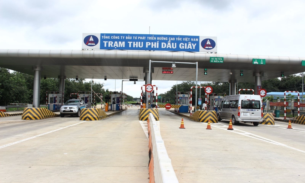 Mức phí mới dự kiến áp dụng từ ngày 1/9/2023 cho xe tải và xe chở container trên hai cao tốc - Ảnh minh họa