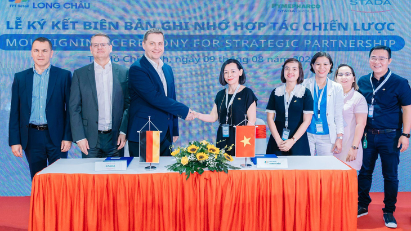 FPT Long Chau & Germany’s STADA Vietnam sign MoU