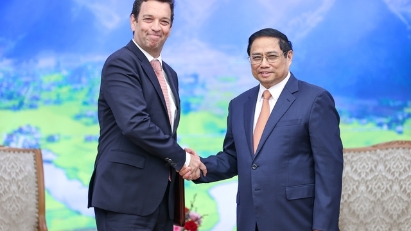 Abbott commits to long-term investment in Vietnam
