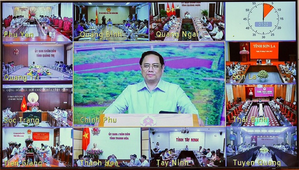 Phi&ecirc;n họp được thực hiện theo h&igrave;nh thức trực tiếp kết hợp trực tuyến. Ảnh: VGP.