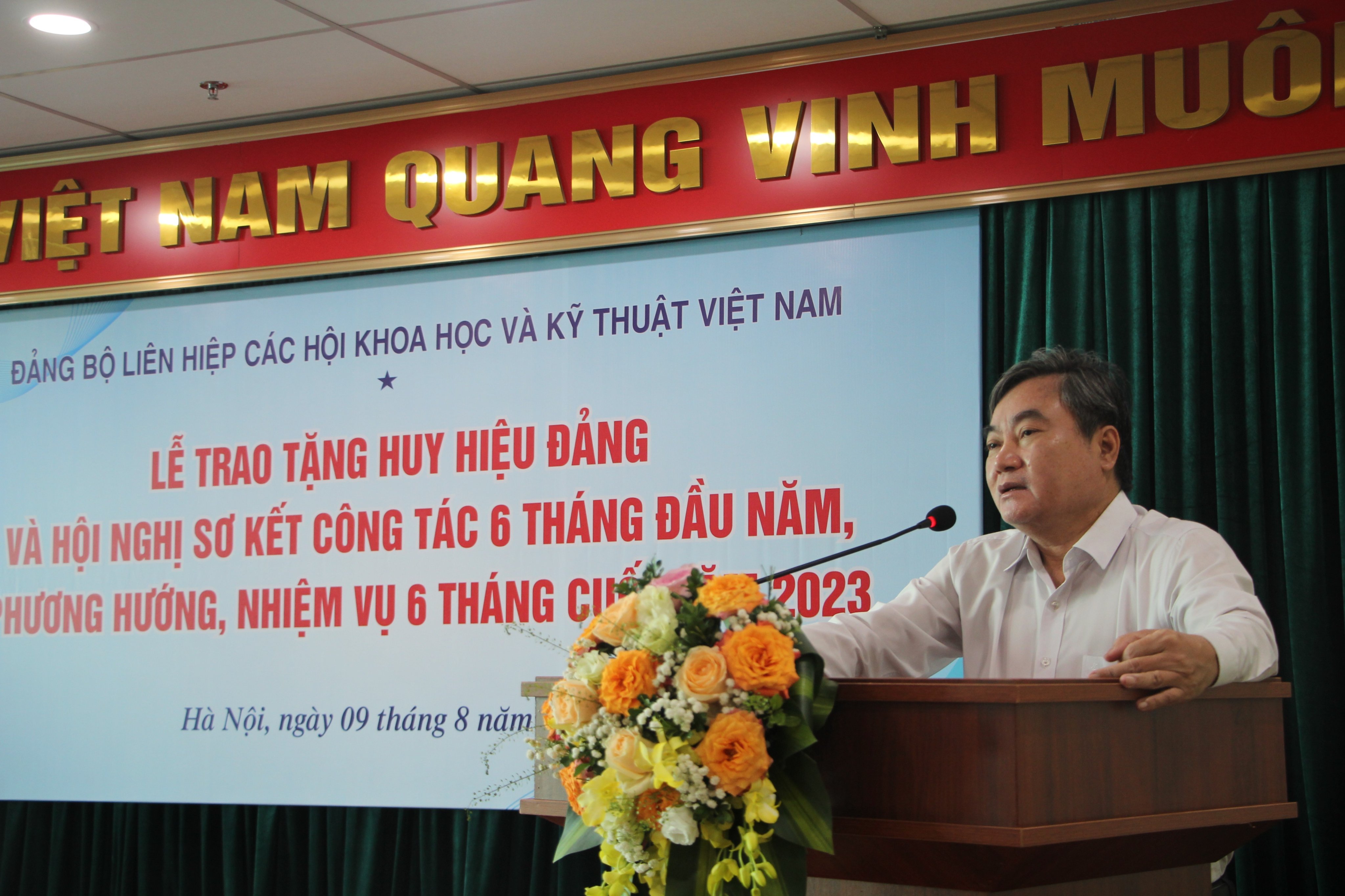 Bí thư Đảng ủy, Phó Chủ tịch VUSTA Phạm Quang Thao phát biểu tại  Lễ trao tặng Huy hiệu Đảng cho 23 đảng viên và Hội nghị sơ kết công tác 6 tháng đầu năm, phương hướng, nhiệm vụ 6 tháng cuối năm 2023 do Đảng ủy Liên Hiệp các Hội Khoa học và Kỹ thuật Việt Nam (VUSTA) tổ chức.