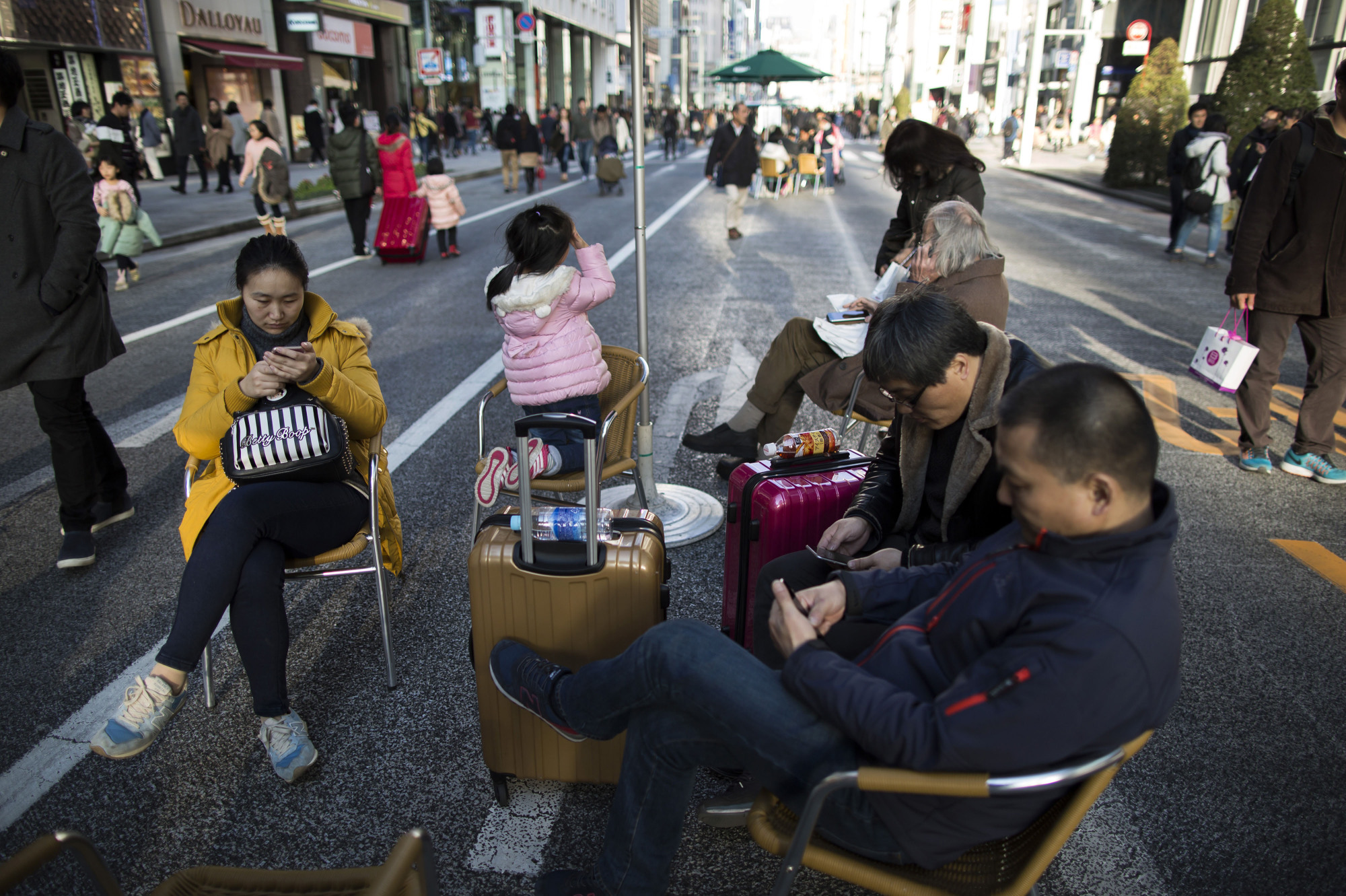 Lượng kh&aacute;ch đến từ Trung Quốc đại lục đạt 9,59 triệu v&agrave;o năm 2019, chiếm khoảng 30% tổng số du kh&aacute;ch nước ngo&agrave;i đến Nhật Bản.