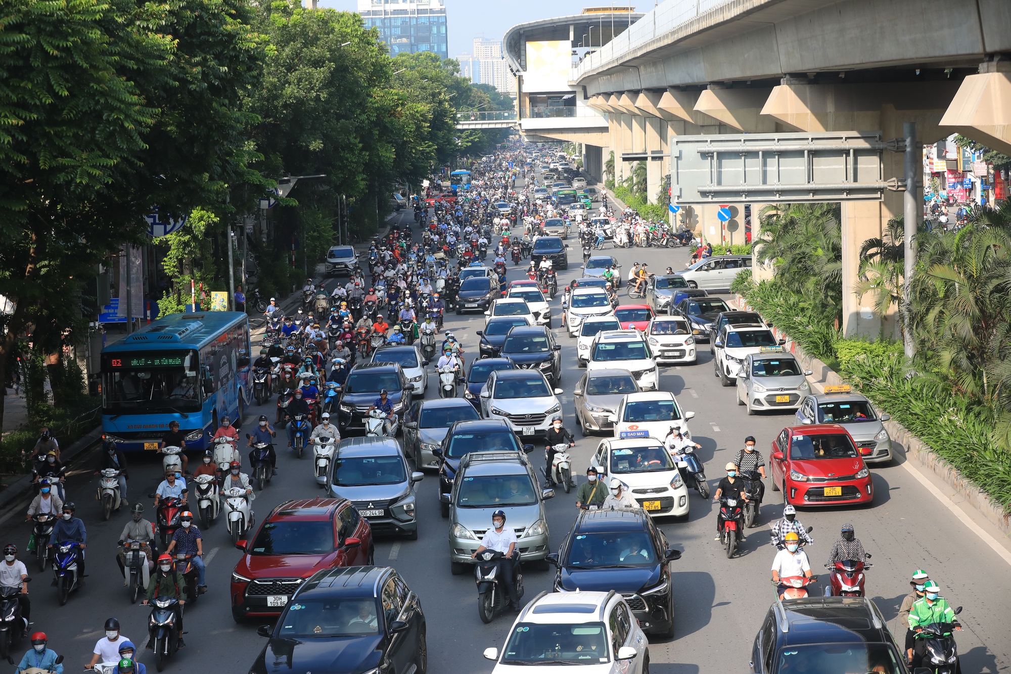Hà Nội mới xử lý được 5/37 điểm đen ùn tắc trong nửa đầu năm.