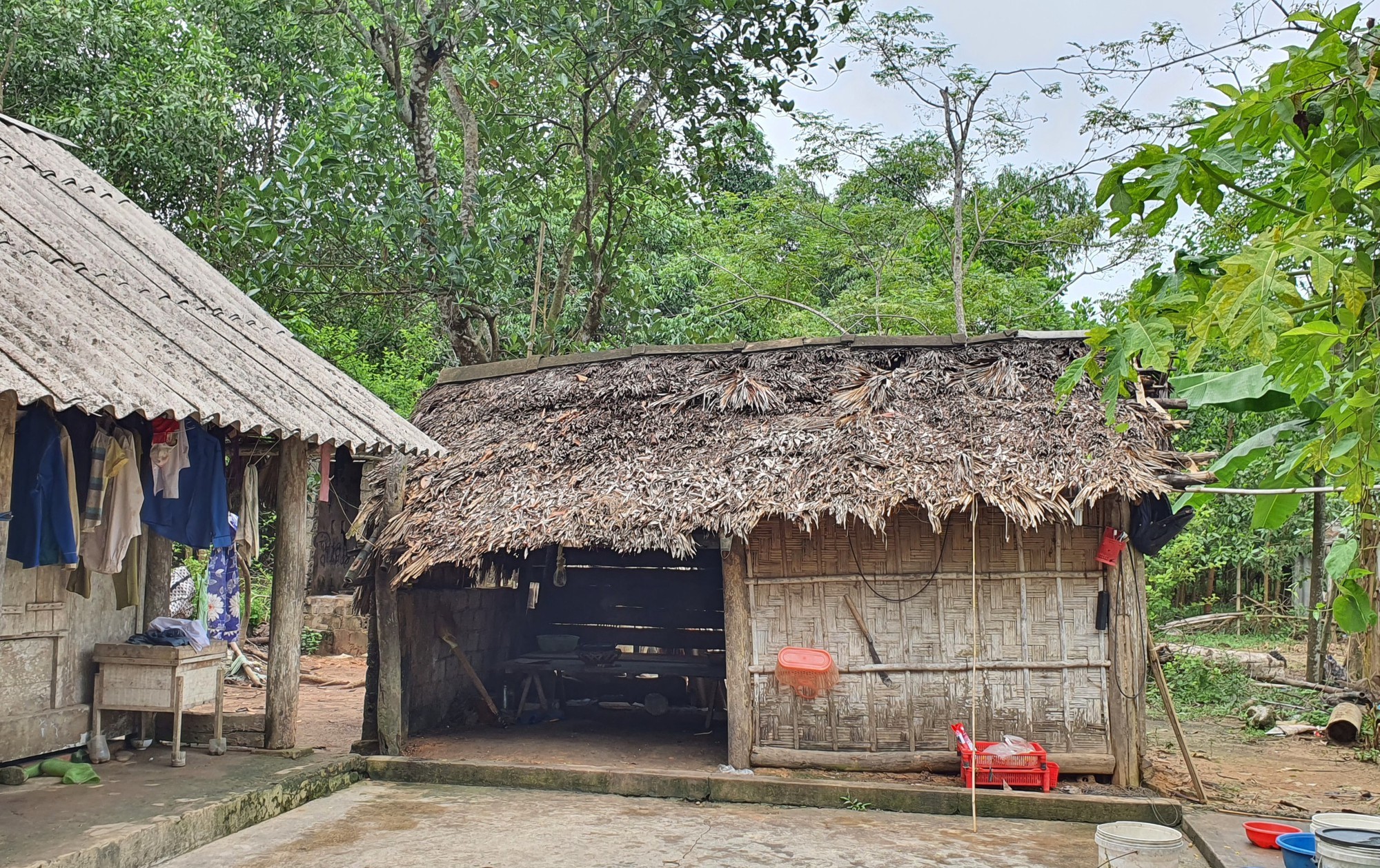 Nhiều căn nhà cũ kỹ, xuống cấp nhưng không thể sửa sang bởi phần đất liên quan đến dự án