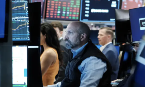 Chứng khoán Mỹ giảm tuần thứ hai liên tiếp, giá dầu tăng 7 tuần không nghỉ