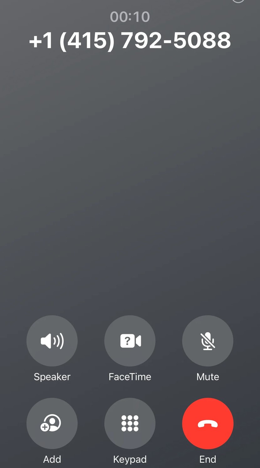 Trong bản Beta của iOS 17, nút End Call nằm ngay cạnh nút Keypad, không còn riêng lẻ như trước.  