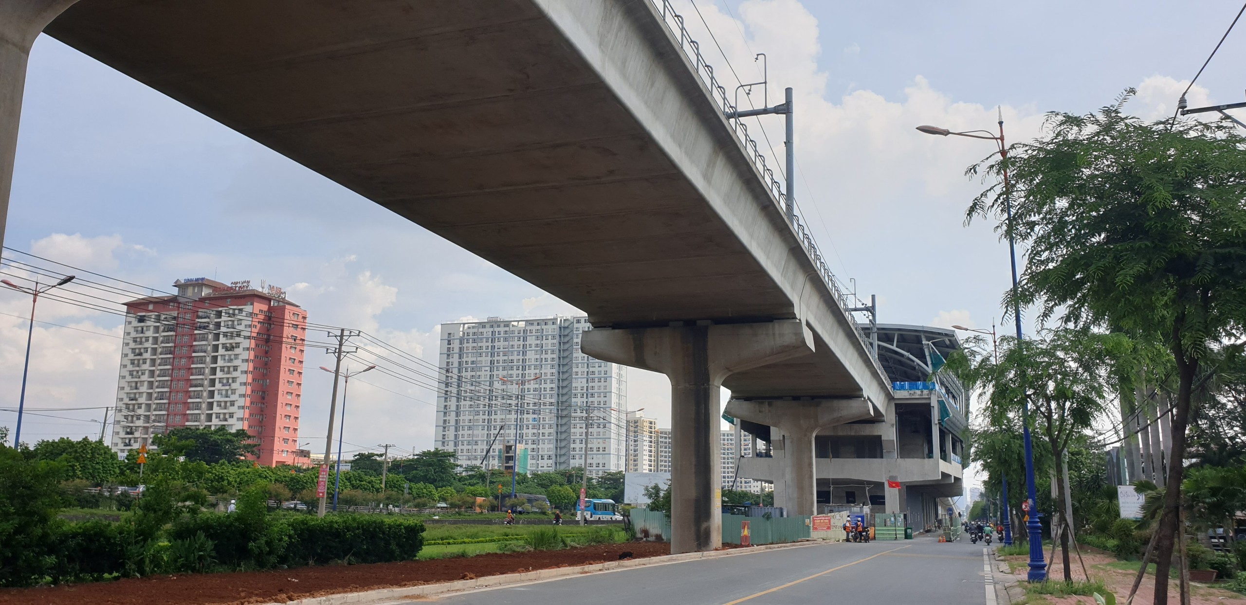 Đ&ocirc; thị n&eacute;n theo m&ocirc; h&igrave;nh TOD l&agrave; nơi c&oacute; mật độ định cư cao, diện t&iacute;ch nhỏ n&ecirc;n chủ yếu ph&aacute;t triển về chiều cao v&agrave; kh&ocirc;ng gian ph&iacute;a tr&ecirc;n.