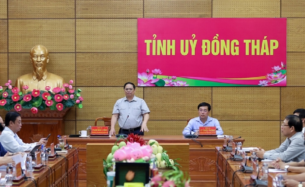 Thủ tướng Phạm Minh Ch&iacute;nh v&agrave; đo&agrave;n c&ocirc;ng t&aacute;c đ&atilde; l&agrave;m việc với Ban Thường vụ Tỉnh ủy Đồng Th&aacute;p. Ảnh: VGP.