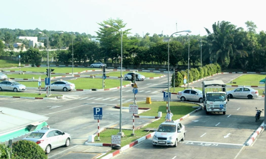 Vệc trục trặc dữ liệu phần mềm cũng khiến một số trung tâm đào tạo lái xe dừng tiếp nhận học viên và tổ chức thi sát hạch lái xe.