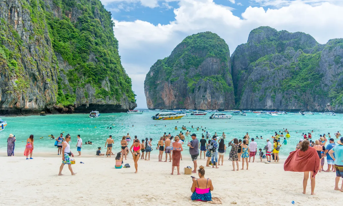 Các khu nghỉ dưỡng nhiệt đới ở Thái Lan đang thu hút khách du lịch nước ngoài tìm nơi ẩn náu khỏi các đợt nắng nóng trên toàn cầu.