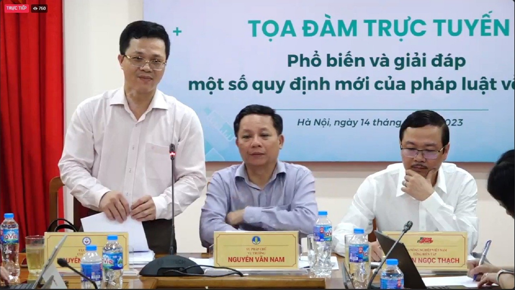 Cục trưởng Cục Thú y Nguyễn Văn Long trả lời những câu hỏi của các  hiệp hội, doanh nghiệp. 