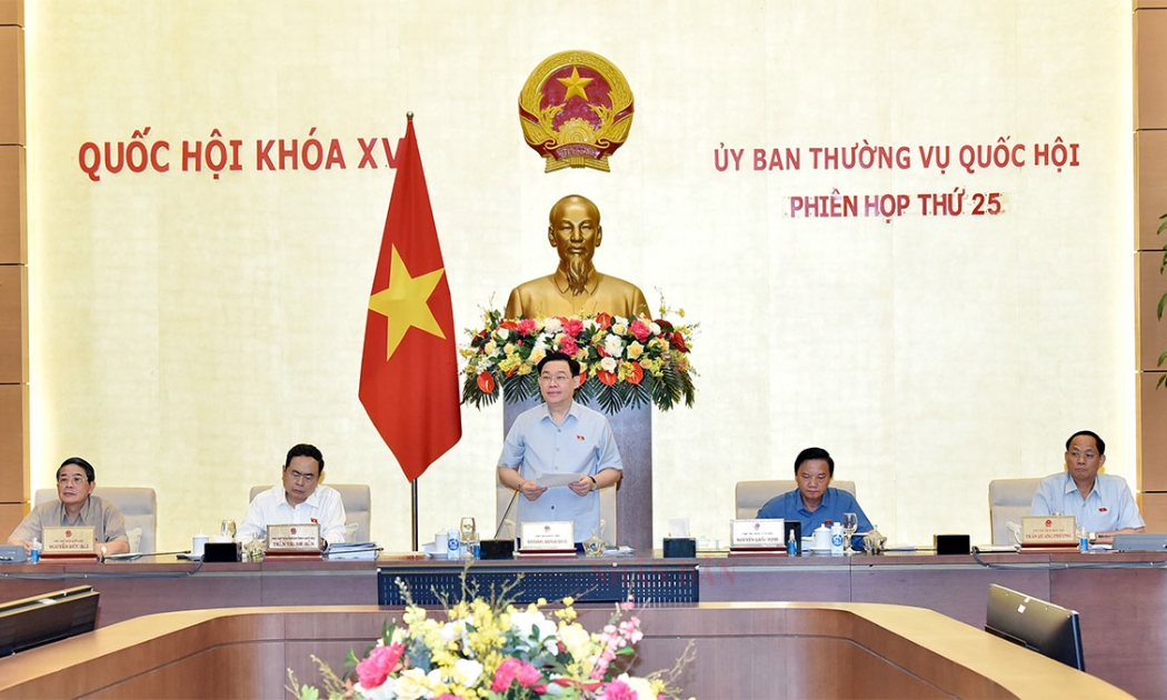 Chủ tịch Quốc hội Vương Đình Huệ phát biểu tại Phiên họp thứ 25 Ủy ban Thường vụ Quốc hội sáng ngày 14/8.