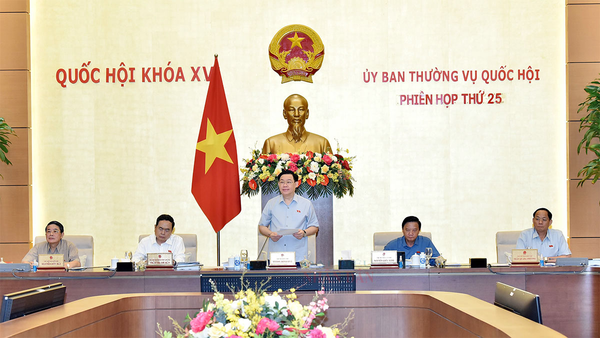 Chủ tịch Quốc hội Vương Đình Huệ phát biểu tại Phiên họp thứ 25 Ủy ban Thường vụ Quốc hội sáng ngày 14/8.