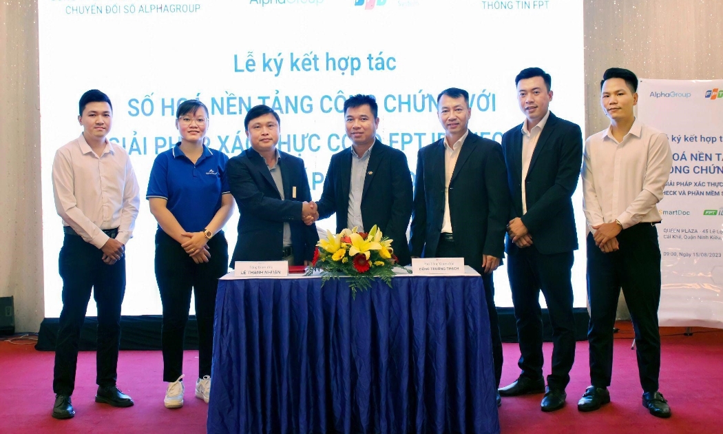 FPT IS và AlphaGroup ký thỏa thuận hợp tác số hóa nền tảng công chứng với giải pháp xác thực căn cước công dân gắn chip FPT.IDCheck và phần mềm SmartDoc.