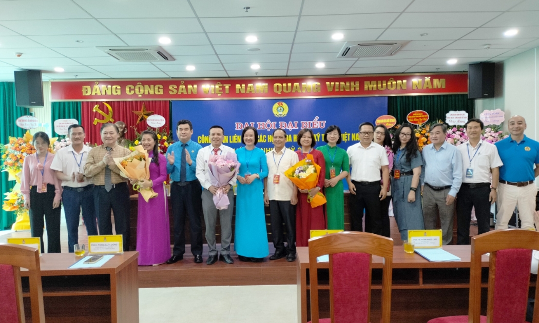 Lãnh đạo Công đoàn viên chức Việt Nam và Lãnh đạo Liên hiệp hội Việt Nam chúc mừng Ban chấp hành Công đoàn Liên hiệp Hội Việt Nam khóa mới 2023-2028.